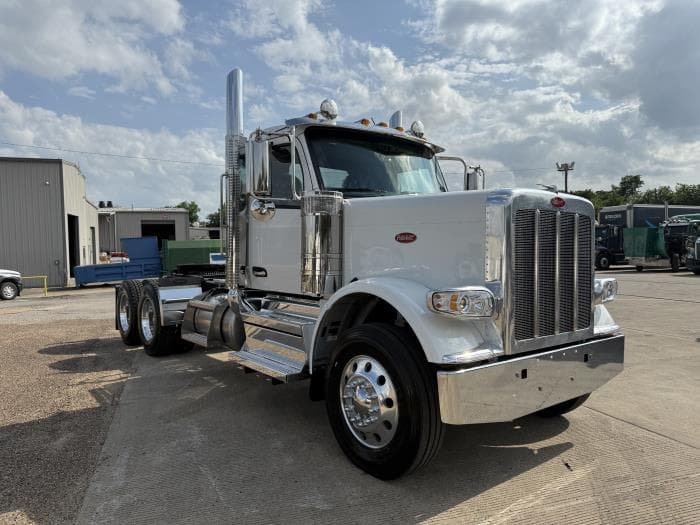 2026 Peterbilt 589 in Dallas, TX — photo 15