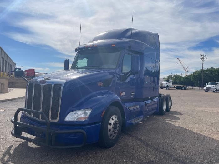 2022 Peterbilt 579 in Lubbock, TX — photo 2