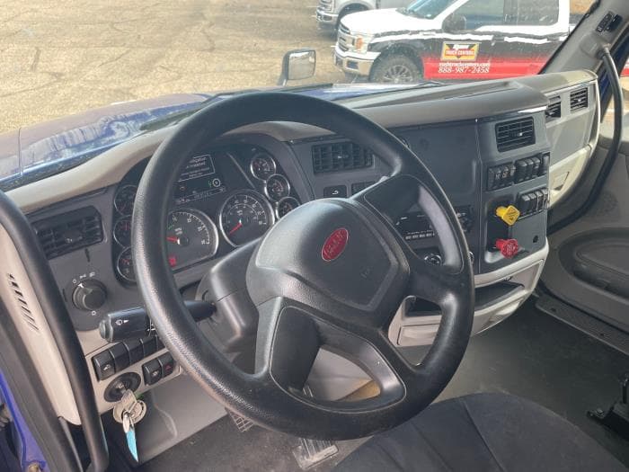 2022 Peterbilt 579 in Lubbock, TX — photo 10