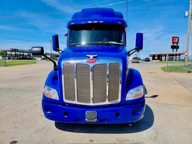 2022 Peterbilt 579 in Tulsa, OK — photo 5