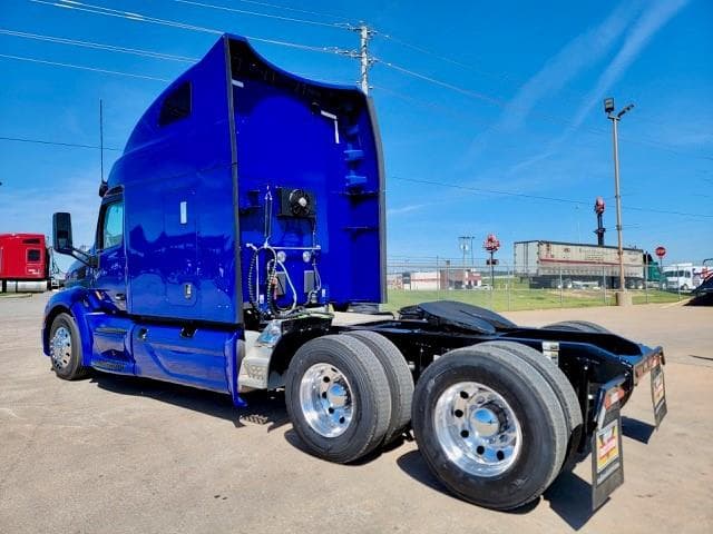 2022 Peterbilt 579 in Tulsa, OK — photo 11