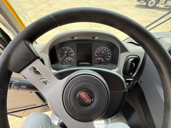 2025 Peterbilt 520 in Laredo, TX — photo 10