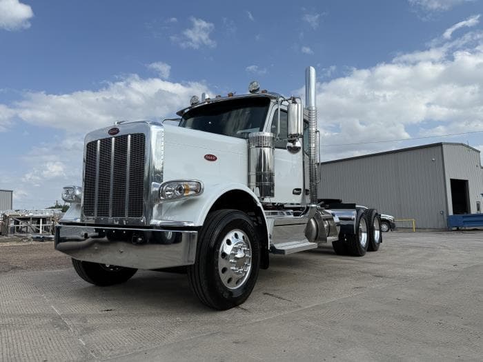 2026 Peterbilt 589 in Dallas, TX — photo 3