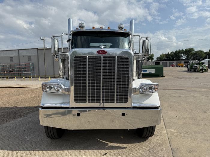 2026 Peterbilt 589 in Dallas, TX — photo 15
