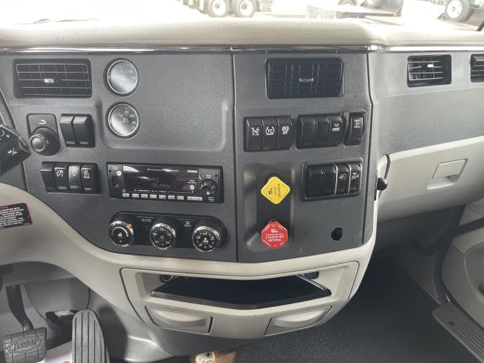 2022 Peterbilt 579 in Oklahoma City, OK — photo 15