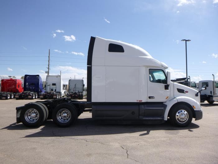 2021 Peterbilt 579 in Denver, CO — photo 10