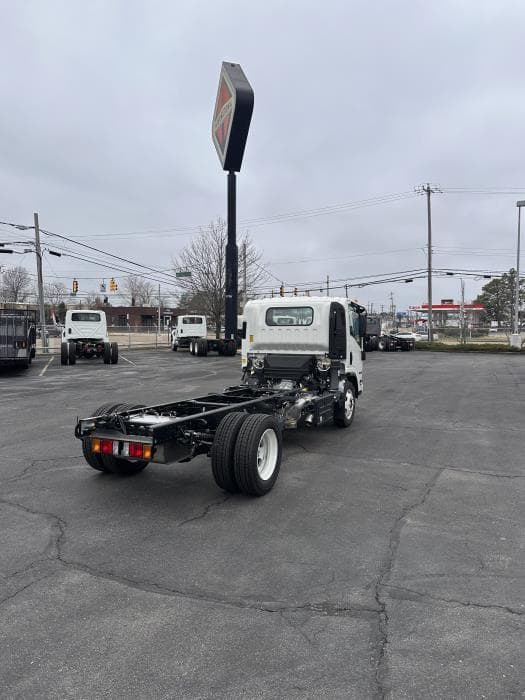 2024 Isuzu NRR in Memphis, TN — photo 21