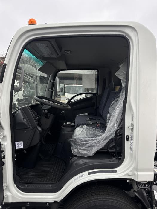 2024 Isuzu NRR in Memphis, TN — photo 25