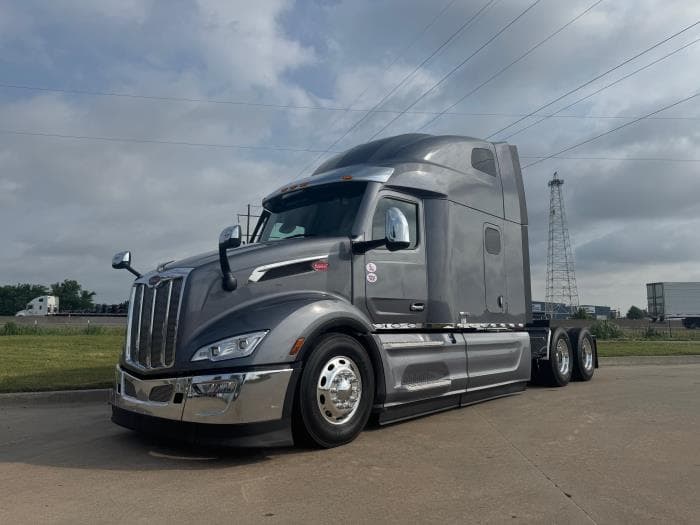 2026 Peterbilt 579 in Oklahoma City, OK — photo 2