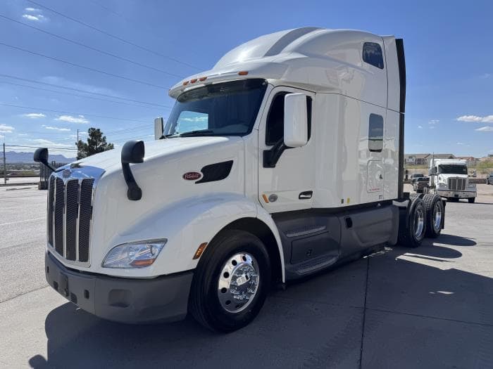 2021 Peterbilt 579 in El Paso, TX — photo 2