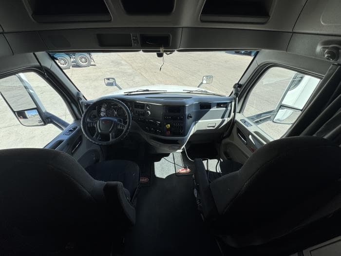 2021 Peterbilt 579 in El Paso, TX — photo 29