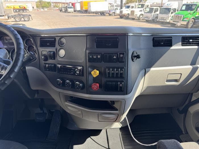 2021 Peterbilt 579 in El Paso, TX — photo 30