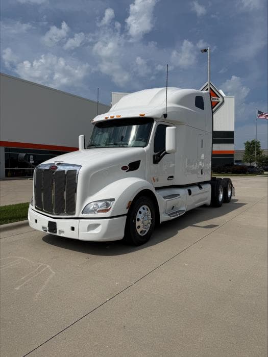 2022 Peterbilt 579 in Springfield, MO, MO — photo 3