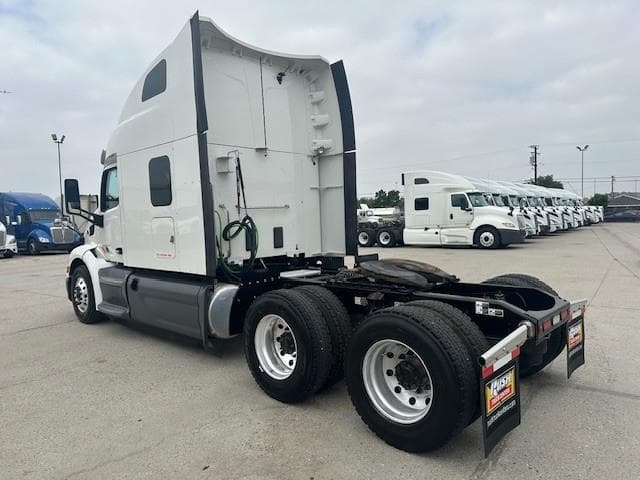 2021 Peterbilt 579 in Fontana, CA — photo 11