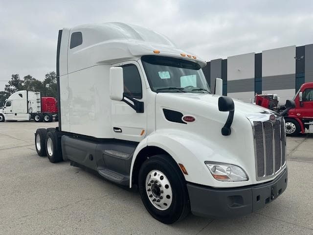 2021 Peterbilt 579 in Fontana, CA — photo 12