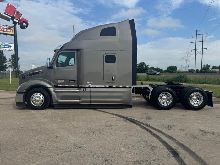 2026 Peterbilt 579 in Oklahoma City, OK — photo 3