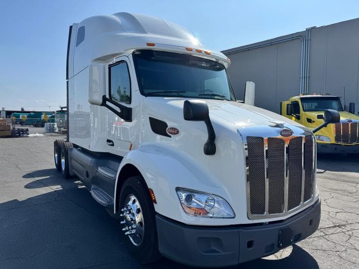 2021 Peterbilt 579 in Los Angeles, CA — photo 4