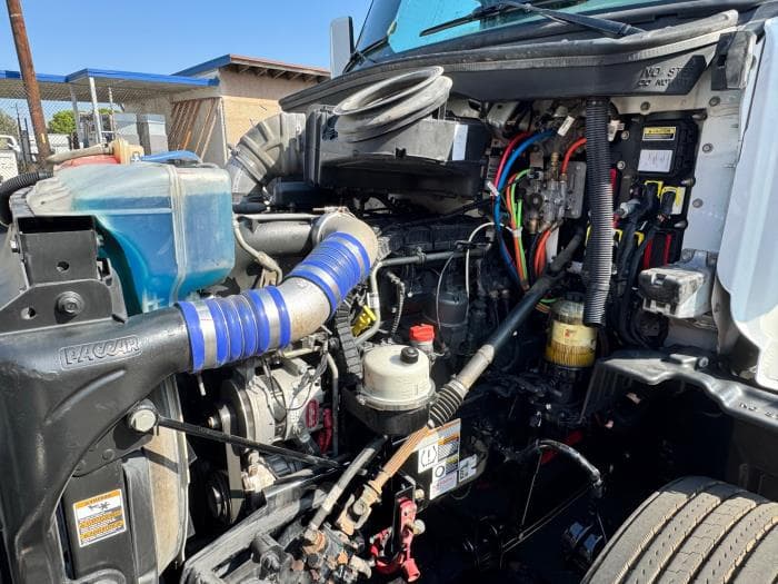 2021 Peterbilt 579 in Los Angeles, CA — photo 10