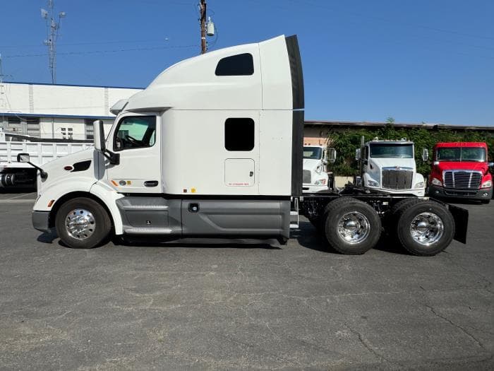 2021 Peterbilt 579 in Los Angeles, CA — photo 9
