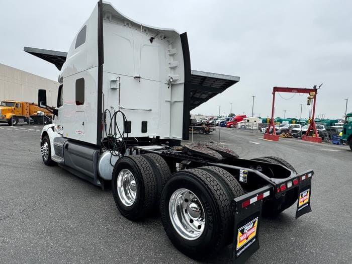 2021 Peterbilt 579 in Los Angeles, CA — photo 8
