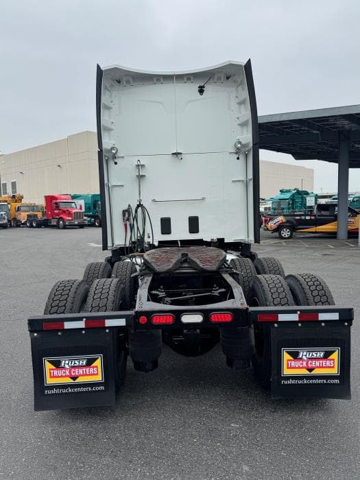 2021 Peterbilt 579 in Los Angeles, CA — photo 7
