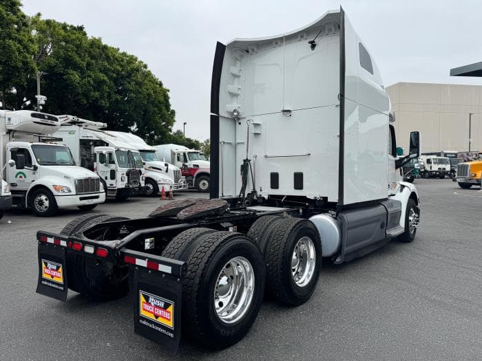 2021 Peterbilt 579 in Los Angeles, CA — photo 6