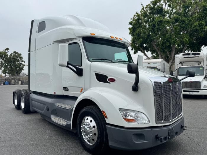 2021 Peterbilt 579 in Los Angeles, CA — photo 4
