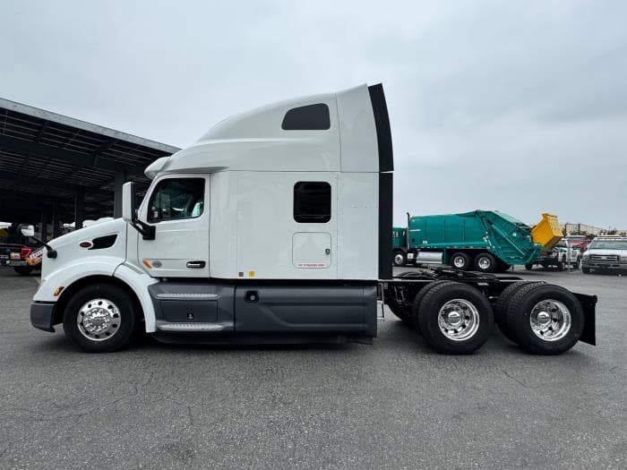 2021 Peterbilt 579 in Los Angeles, CA — photo 9