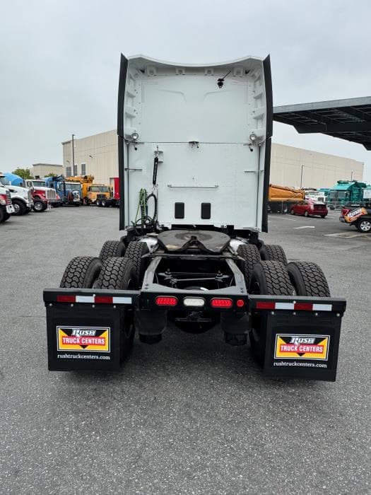 2021 Peterbilt 579 in Los Angeles, CA — photo 7