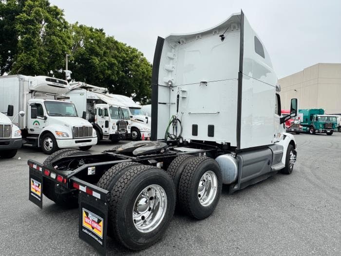 2021 Peterbilt 579 in Los Angeles, CA — photo 6