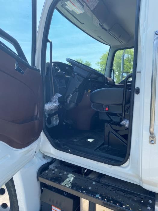 2025 Hino L6 in Olathe, KS — photo 9