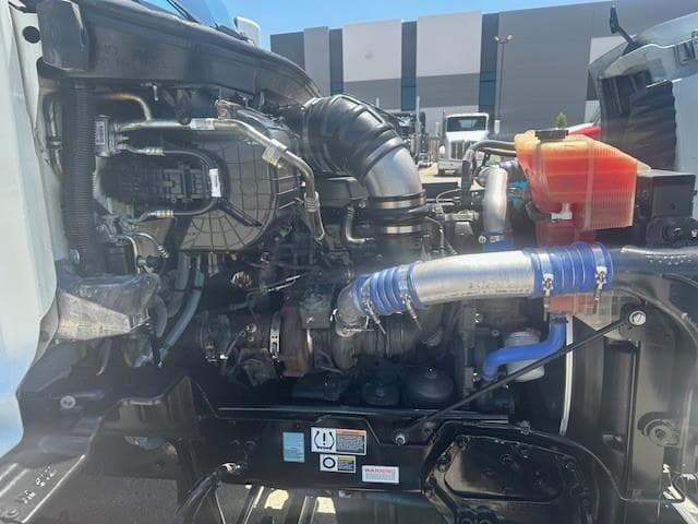 2021 Peterbilt 579 in Fontana, CA — photo 2