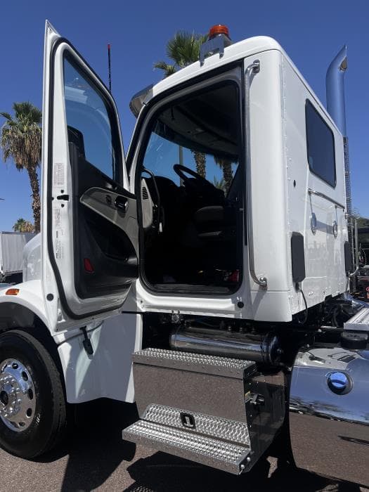 2026 Peterbilt 567 in Phoenix, AZ — photo 14