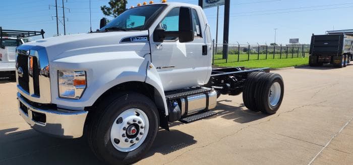 2025 Ford F-750 in Oklahoma City, OK — photo 2
