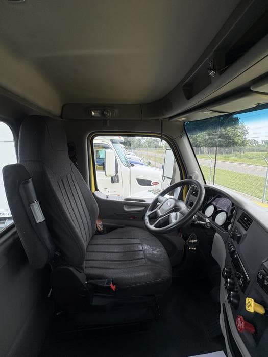 2021 Peterbilt 579 in Jacksonville, FL — photo 16