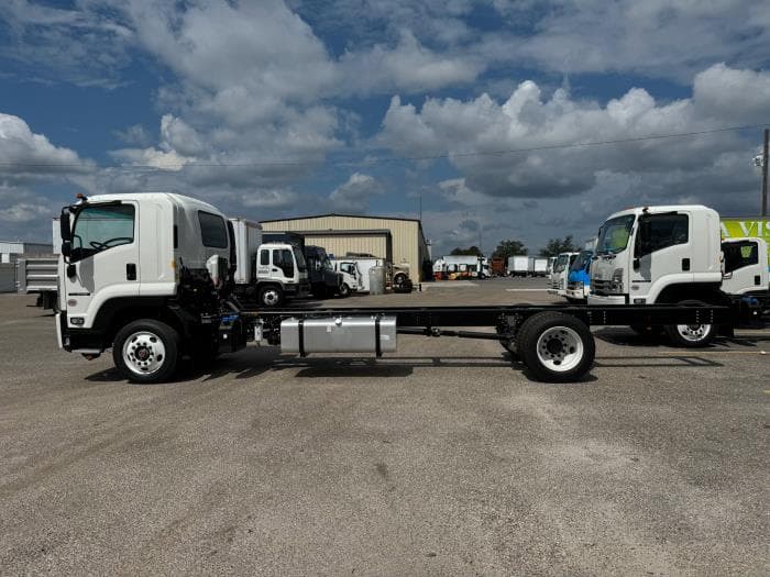 2025 Isuzu FTR in Orlando, FL — photo 3