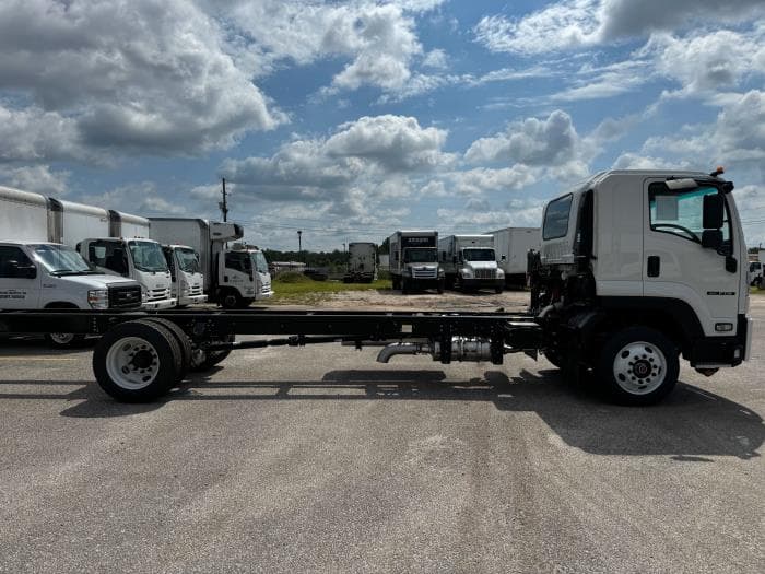 2025 Isuzu FTR in Orlando, FL — photo 4
