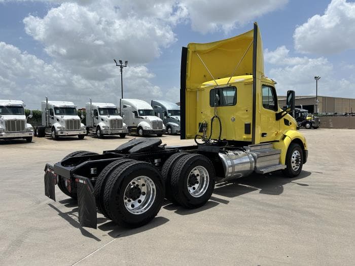 2021 Peterbilt 579 in Houston, TX — photo 6