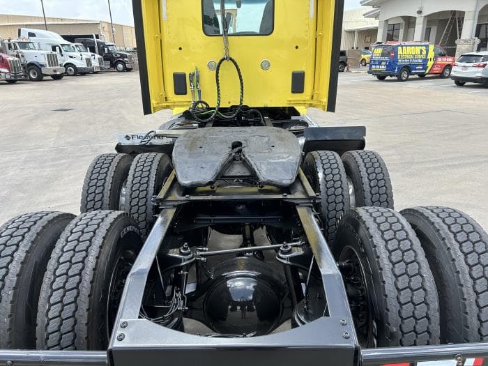 2021 Peterbilt 579 in Houston, TX — photo 14