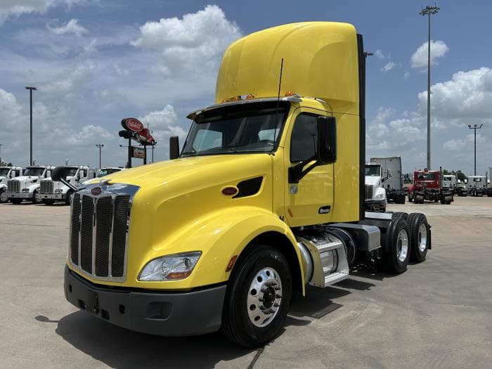 2021 Peterbilt 579 in College Station, TX — photo 2