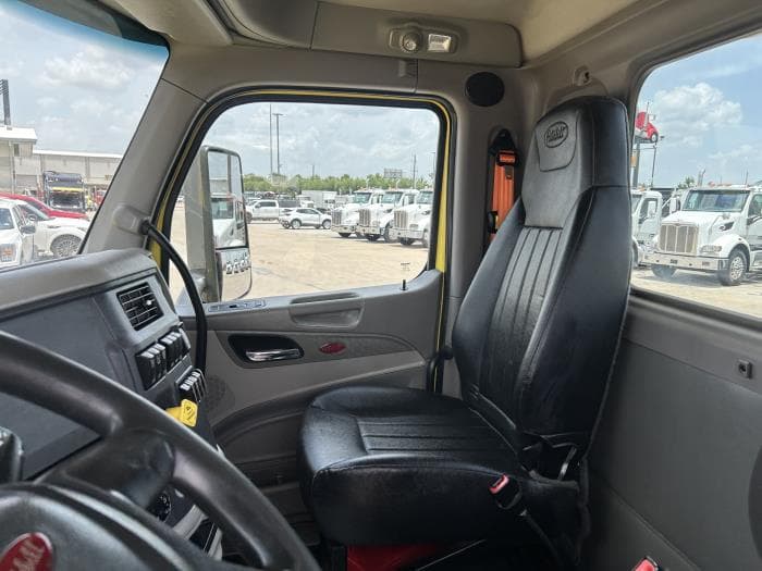 2021 Peterbilt 579 in Houston, TX — photo 26