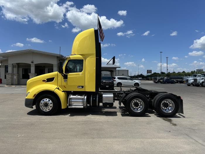 2021 Peterbilt 579 in Houston, TX — photo 3
