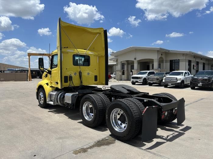 2021 Peterbilt 579 in Houston, TX — photo 4