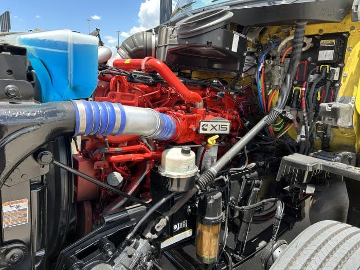 2021 Peterbilt 579 in Houston, TX — photo 17