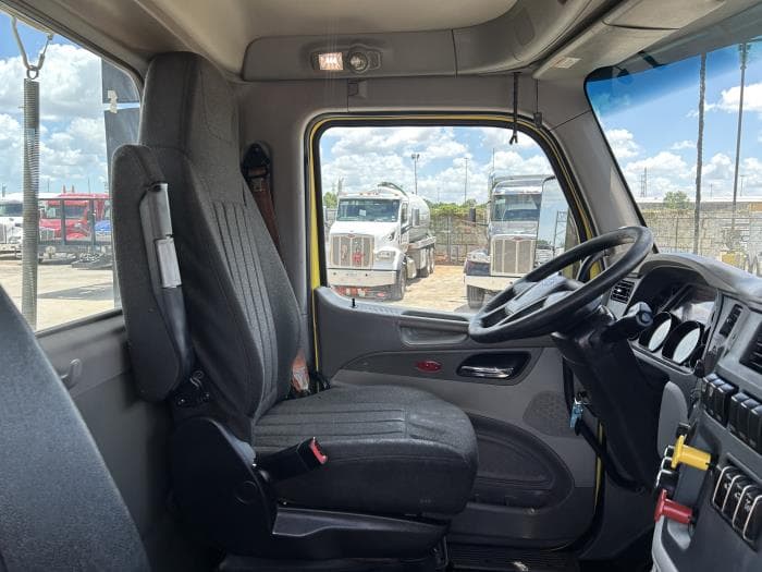 2021 Peterbilt 579 in Houston, TX — photo 24
