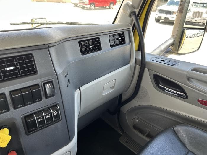 2021 Peterbilt 579 in Houston, TX — photo 29