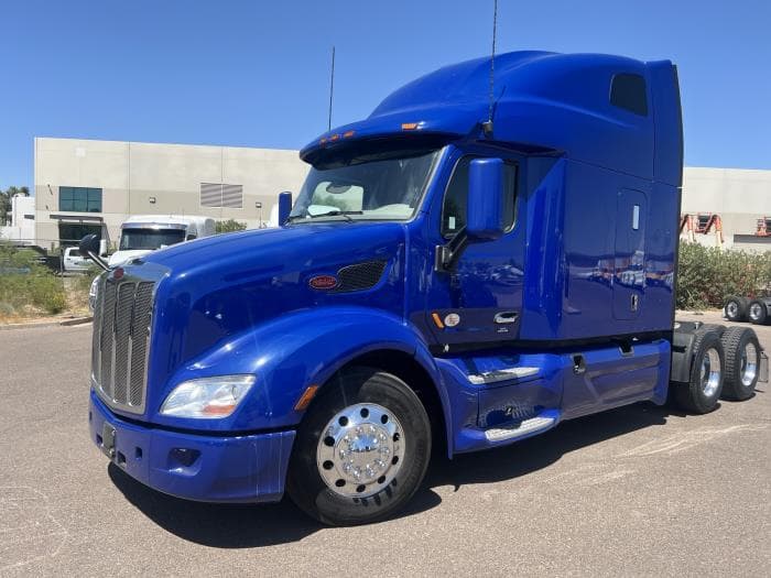 2022 Peterbilt 579 in Phoenix, AZ — photo 2