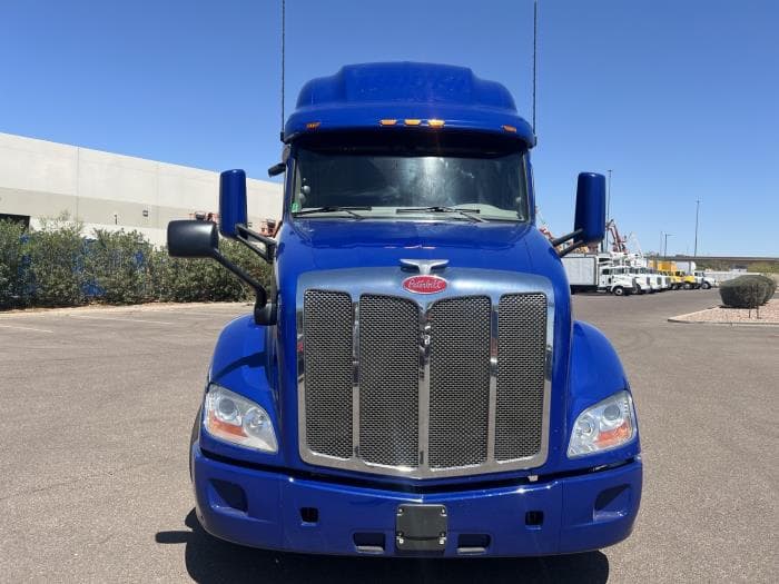 2022 Peterbilt 579 in Phoenix, AZ — photo 3