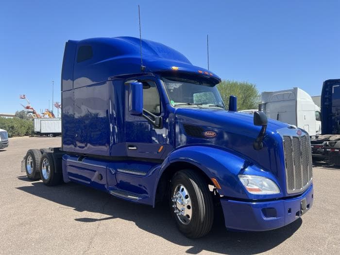 2022 Peterbilt 579 in Phoenix, AZ — photo 4