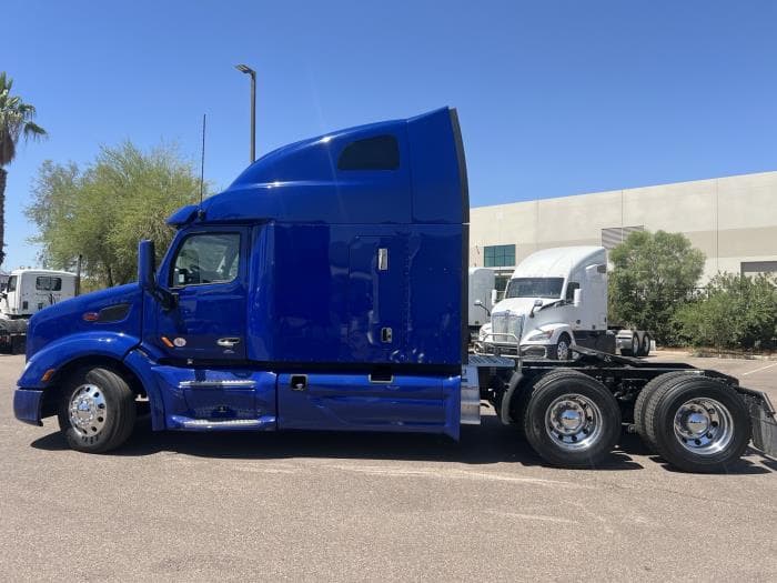 2022 Peterbilt 579 in Phoenix, AZ — photo 8